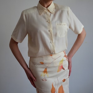 Vintage 90s cream white blouse with embroidery, ivory white blouse with pearly rose buttons, cottage core champagne blouse, M