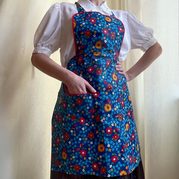 Vintage 80s blue floral print full apron, primary colors apron with pocket, fun print kitchen apron, adustable boho apron