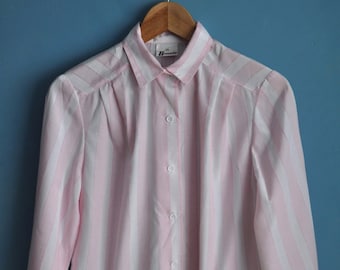 Blusa de rayas vintage de los años 80: Camisa de secretaria rosa pálido, fabricada en Dinamarca