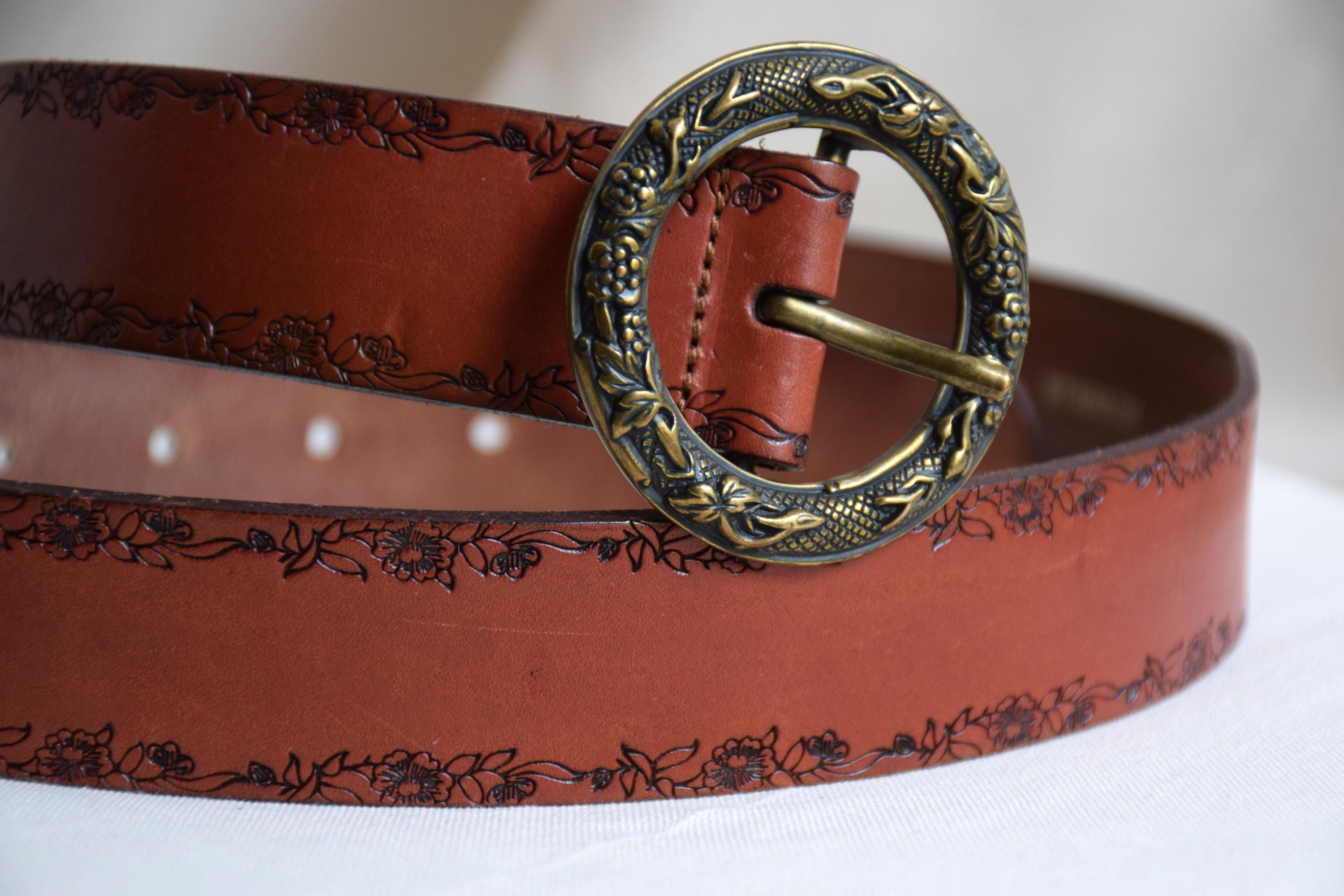 Vintage Y2K FOSSIL Engraved Floral Leather Belt, Brown Boho  display picture 1