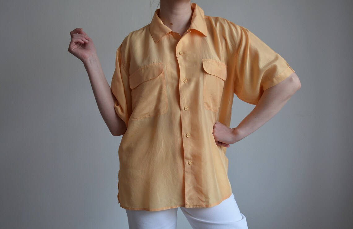 Vintage 90s Silk Shirt: Salmon Orange Oversized Blouse (M), foto 3 di 5
