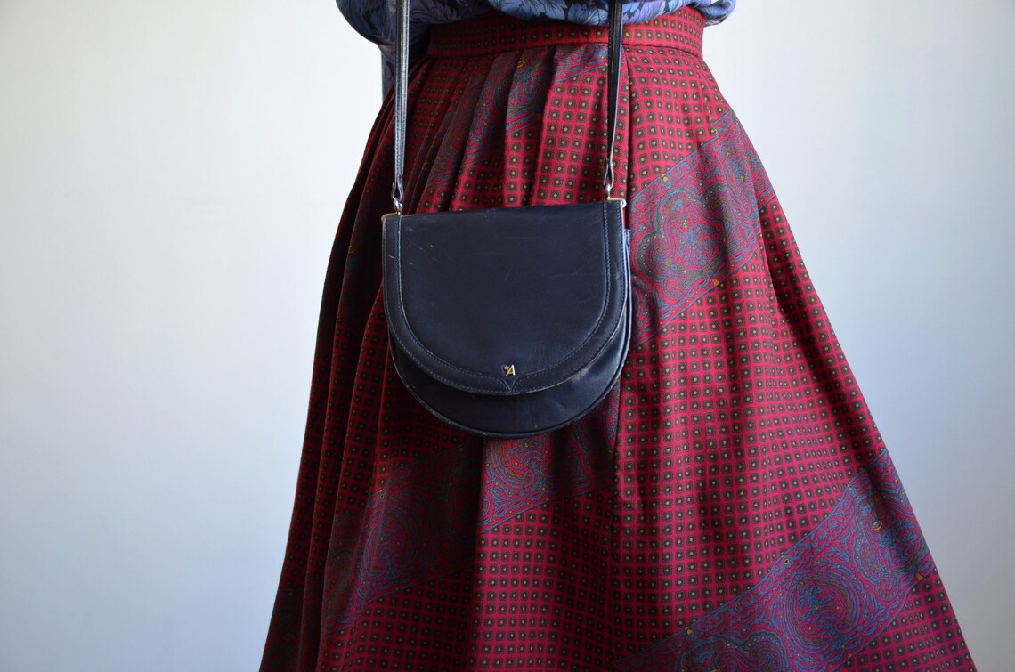 Vintage 80s Dark Blue Leather Shoulder Bag: Mini Boho Handbag, foto 2 di 5