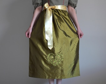 Vintage Olive Green Dirndl Apron: Floral Heart Embroidery, Oktoberfest
