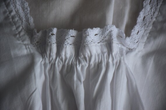 Vintage white cropped dirndl blouse, boho crop to… - image 10