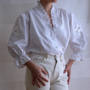 Vintage 80s white Austrian dirndl blouse, cutout lace folk blouse, puff sleeve peasant blouse, cottage core, 46 EU / 16 US