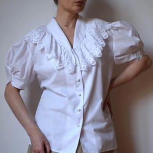 1980s Austrian folk blouse with puff sleeve, lace cottage core blouse, white peasant blouse, Trachten / Oktoberfest / Bavarian blouse, 38 EU