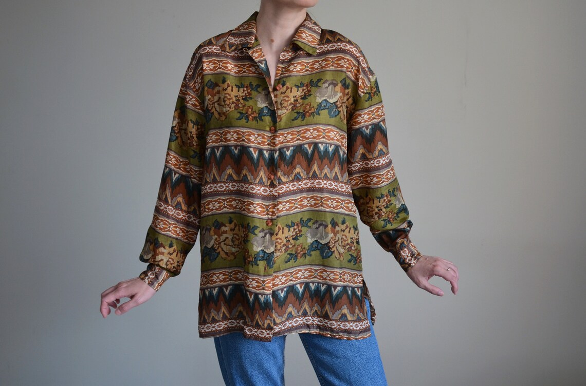Vintage 90s Silk Blouse: Earthy Floral Chevron Print Oversized Shirt, Foto 2 von 5