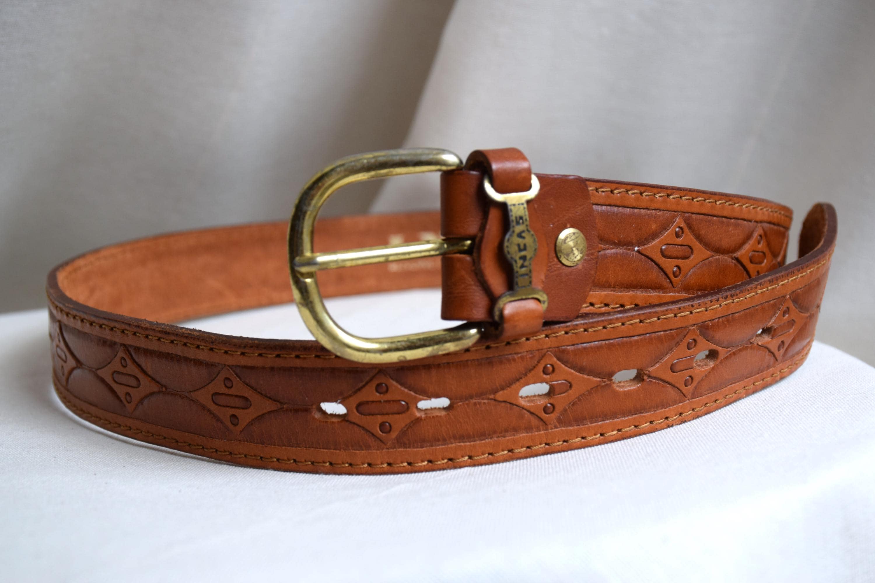 Vintage 90s Cognac Leather Horseshoe Belt - Made in Spain Handmade Leather Belt with Brass Horseshoe Buckle – Crittenden main image 4