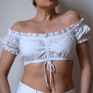 Vintage White Dirndl Crop Top: Off-Shoulder Peasant Blouse (32 EU)