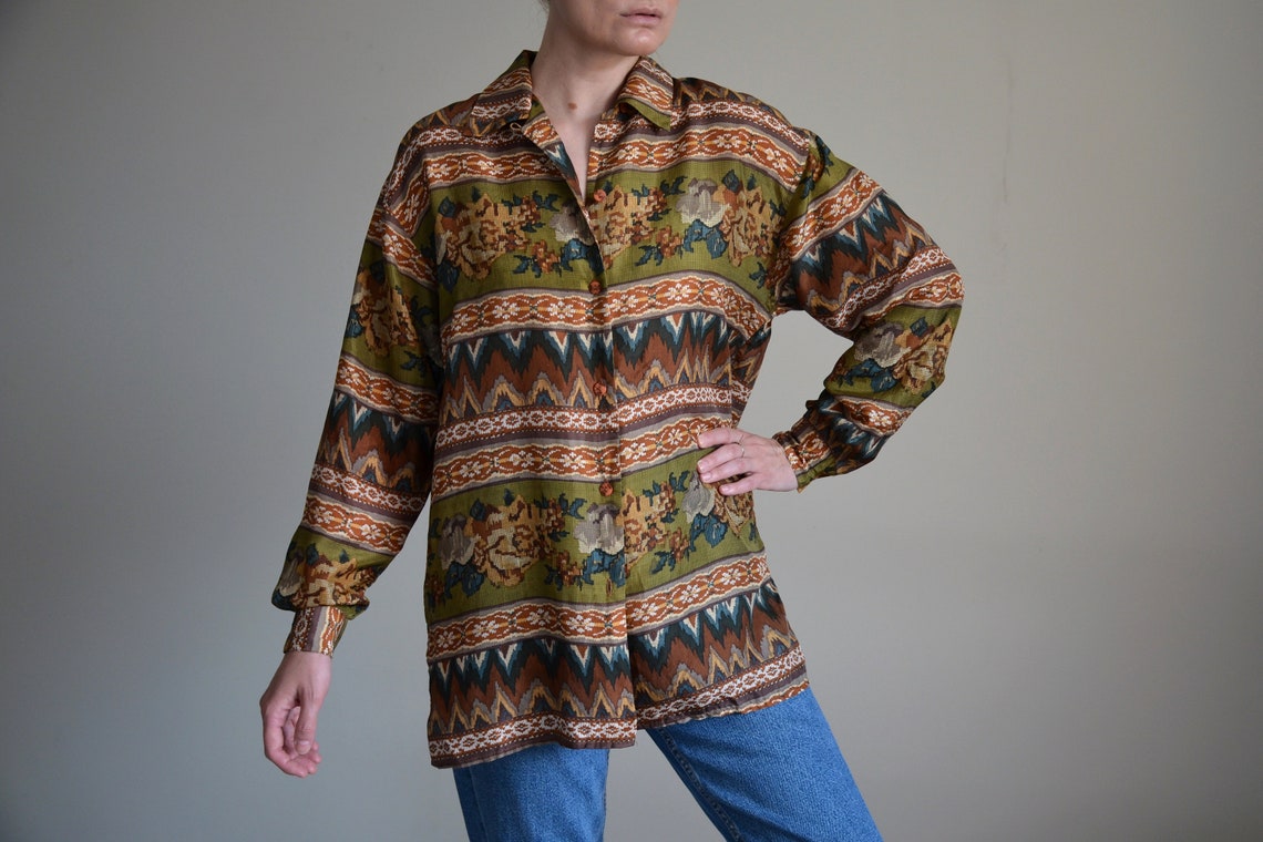 Vintage 90s Silk Blouse: Earthy Floral Chevron Print Oversized Shirt, Foto 4 von 5
