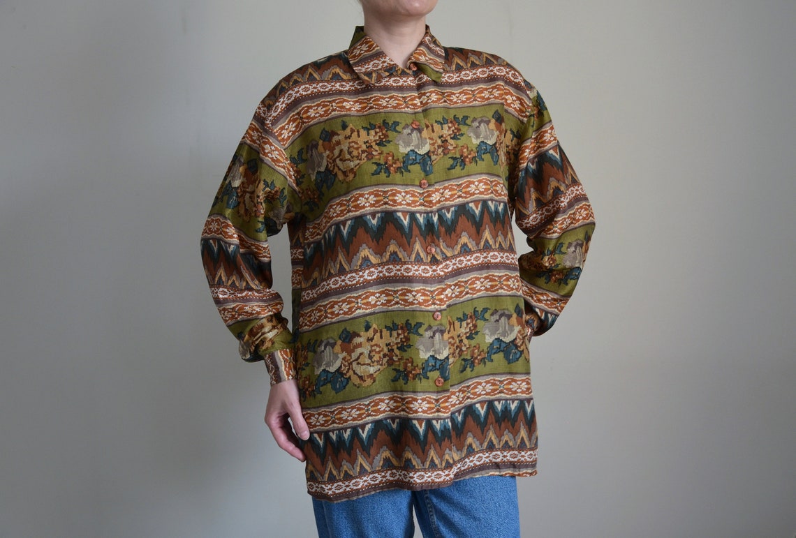 Vintage 90s Silk Blouse: Earthy Floral Chevron Print Oversized Shirt, Foto 3 von 5