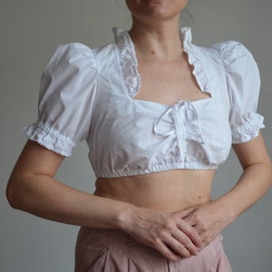 Vintage White Dirndl Crop Top: Boho Oktoberfest Blouse (36 EU / 6 US)