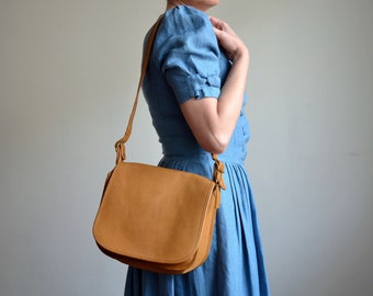 Vintage 70s Classic Coach NYC leather shoulder bag, Tan Coach leather bag with a detachable strap, 70s Coach purse, Made in USA