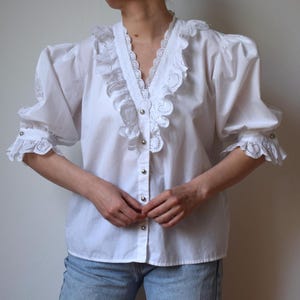 1980s Austrian folk blouse with puff sleeve, lace cottage core blouse, white peasant blouse, Trachten / Oktoberfest / Bavarian blouse, 44 EU