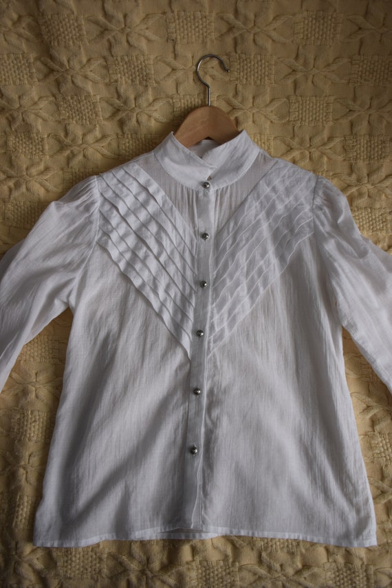 Vintage 80s white peasant blouse, collared blouse… - image 8