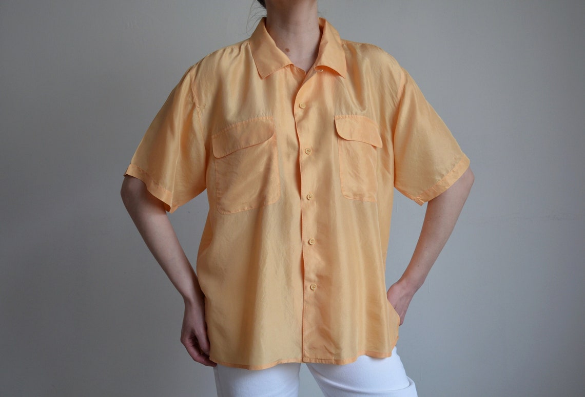 Vintage 90s Silk Shirt: Salmon Orange Oversized Blouse (M), foto 1 di 5