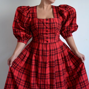 Vintage 80s Austrian folk dress, red and black check peasant dress, puff sleeve gingham Oktoberfest dress, Trachten vintage dress, 42 EU