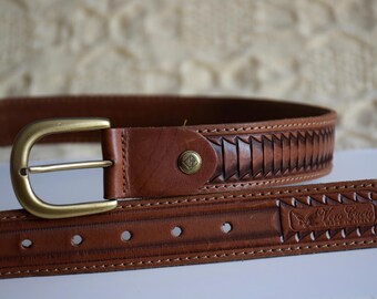 1990s Cognac Brown Engraved Leather Belt: Western Boho Style  display picture 1