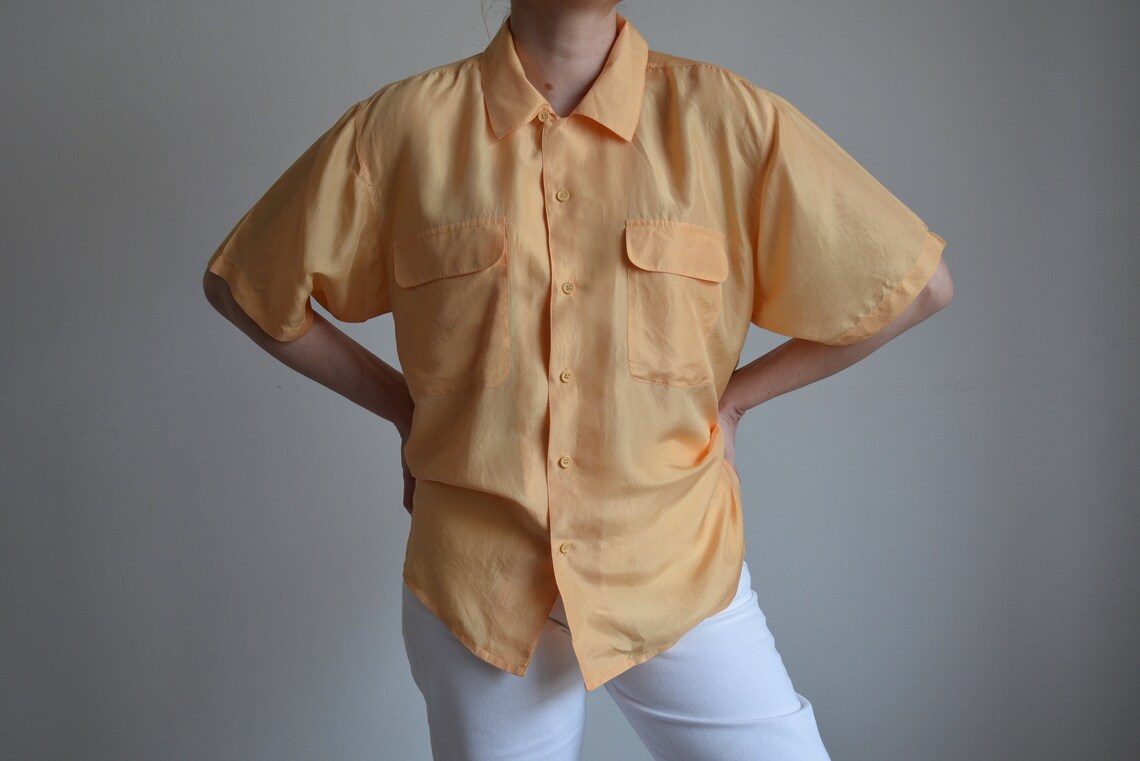 Vintage 90s Silk Shirt: Salmon Orange Oversized Blouse (M), foto 4 di 5