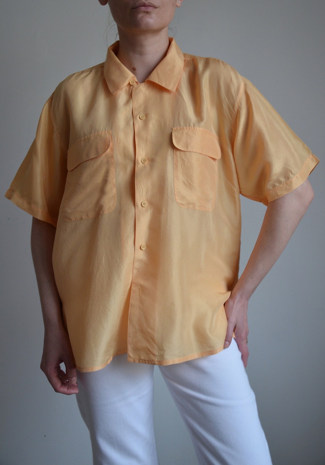 Vintage 90s Silk Shirt: Salmon Orange Oversized Blouse (M), foto 2 di 5