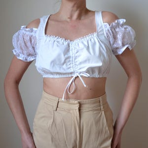 Bluzka Dirndl w kolorze białym z koronką w stylu vintage: odkryte ramiona (rozmiar EU 38)