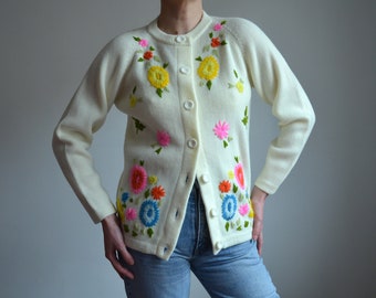Vintage 60s / 70s  floral embroidered cardigan, cream yellow pink green boho cardigan, botanical embroidery knit, cottage core, S/M