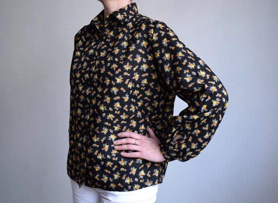 Vintage 70s black botanical pattern blouse, black… - image 1