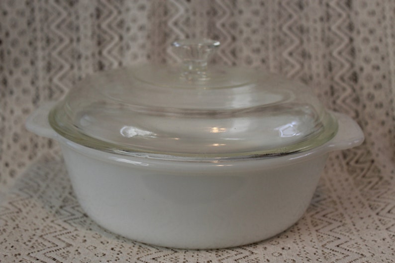 Large Round Opal Glass Ovenware Casserole Dish With LiD 1.5 l red rose