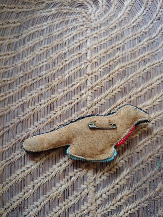 Native American beaded bird pin/fetish - image 5