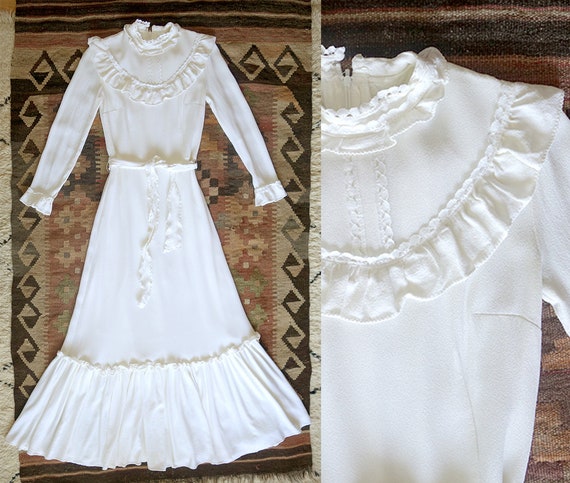 Stunning 1970s vintage wedding dress / Moss crepe
