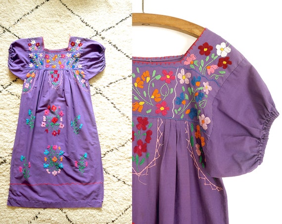 Vintage Oaxacan dress / Mexican embroidered dress