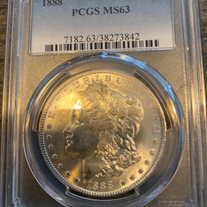美しい 1888 年モルガン銀貨 - フィラデルフィア造幣局 - グレード MS63、PCGS コインホルダーに収められています