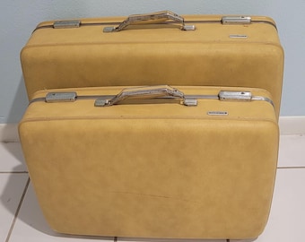Vintage American Tourister 2 Pc. Hardshell Suitcase Luggage Set 26x19"