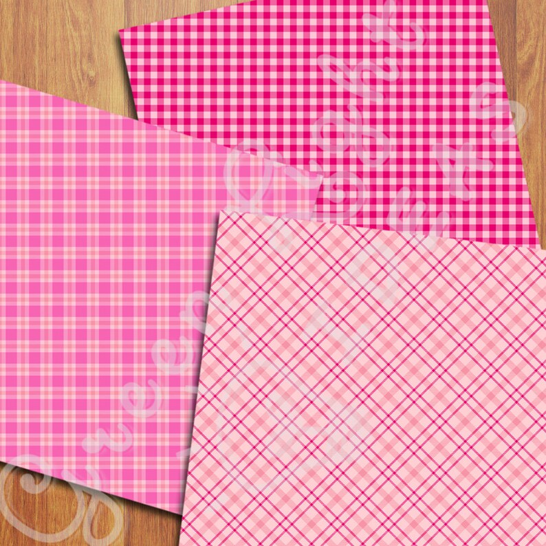 Op de afbeelding: Drie roze en witte geruite papieren. De papieren hebben verschillende patronen, een is een klein geruit patroon, een is een groter geruit patroon en de andere is een diagonaal geruit patroon.