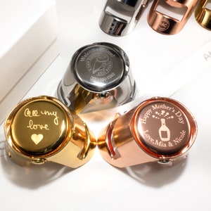 Tapón personalizado para champán o prosecco. Créalo con tu propio mensaje, logotipo o letra manuscrita.