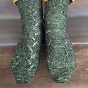 Socks knitting pattern  / Easy lace socks knitting pattern / Lace knitting pattern / Knitting pattern PDF / Jolan socks