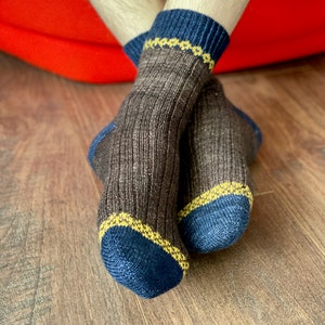 Downloadable Knitting Pattern PDF / Sock knitting pattern / Men's sock knitting pattern / Sock pattern / Knitting pattern My Man's socks image 1