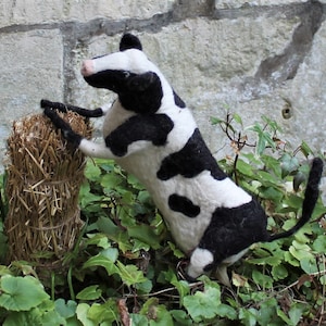 ANIMAL feutré à l&#39;aiguille, magnifique sculpture de vache en feutre, cadeau unique/original pour les amateurs de vache, ornement vache à collectionner/art vache, « Bella »