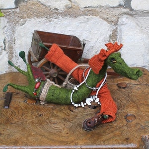 14&quot; NEEDLEFELT FLORIDA ALLIGATOR/Handmade Felt Sculpture/Folk Art Collectable/Unique ooak Gift/Poseable Photo Prop/Crocodile &#39;Chrysanthemum&#39;