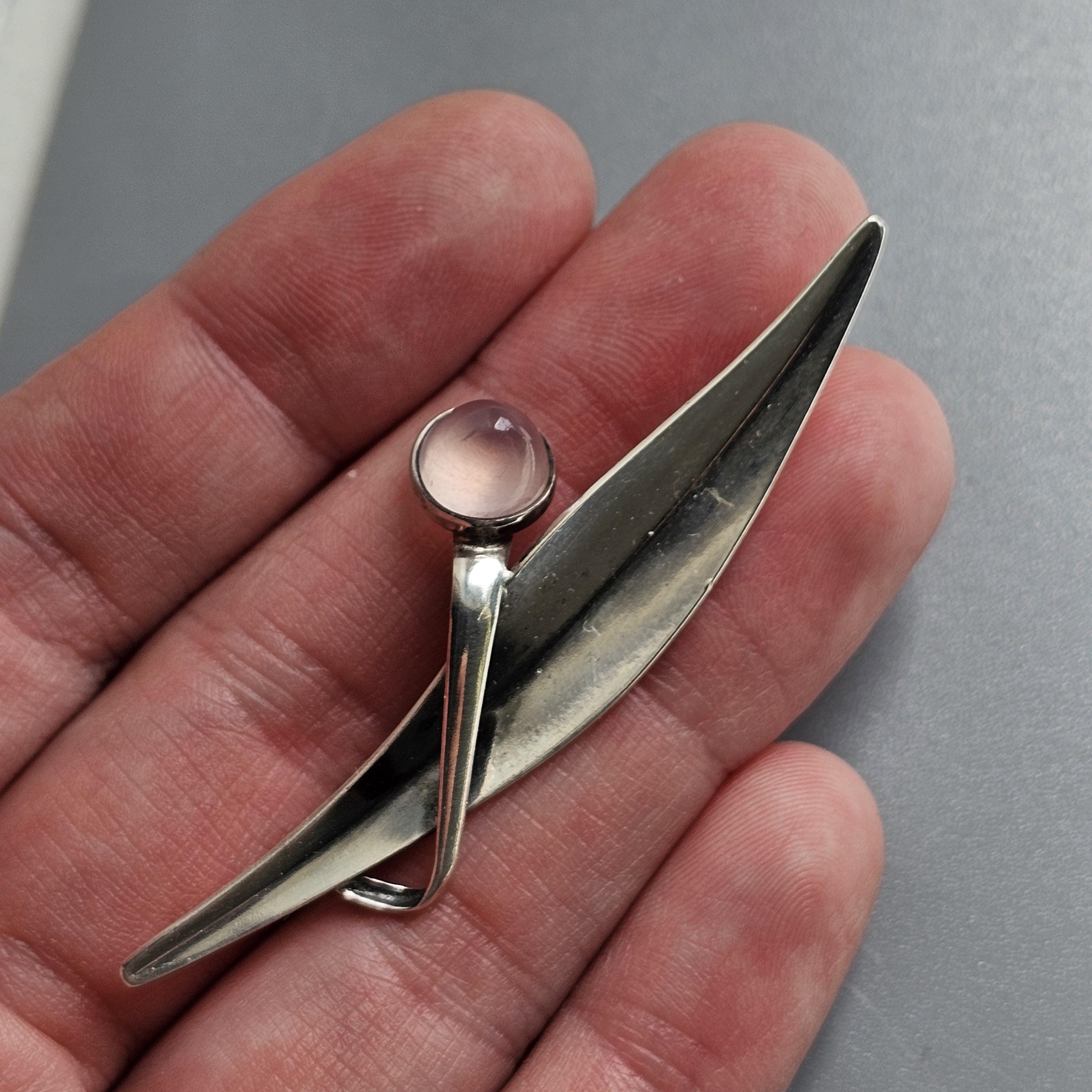 1960年代のヴィンテージモダニストシルバーローズクォーツフラワー