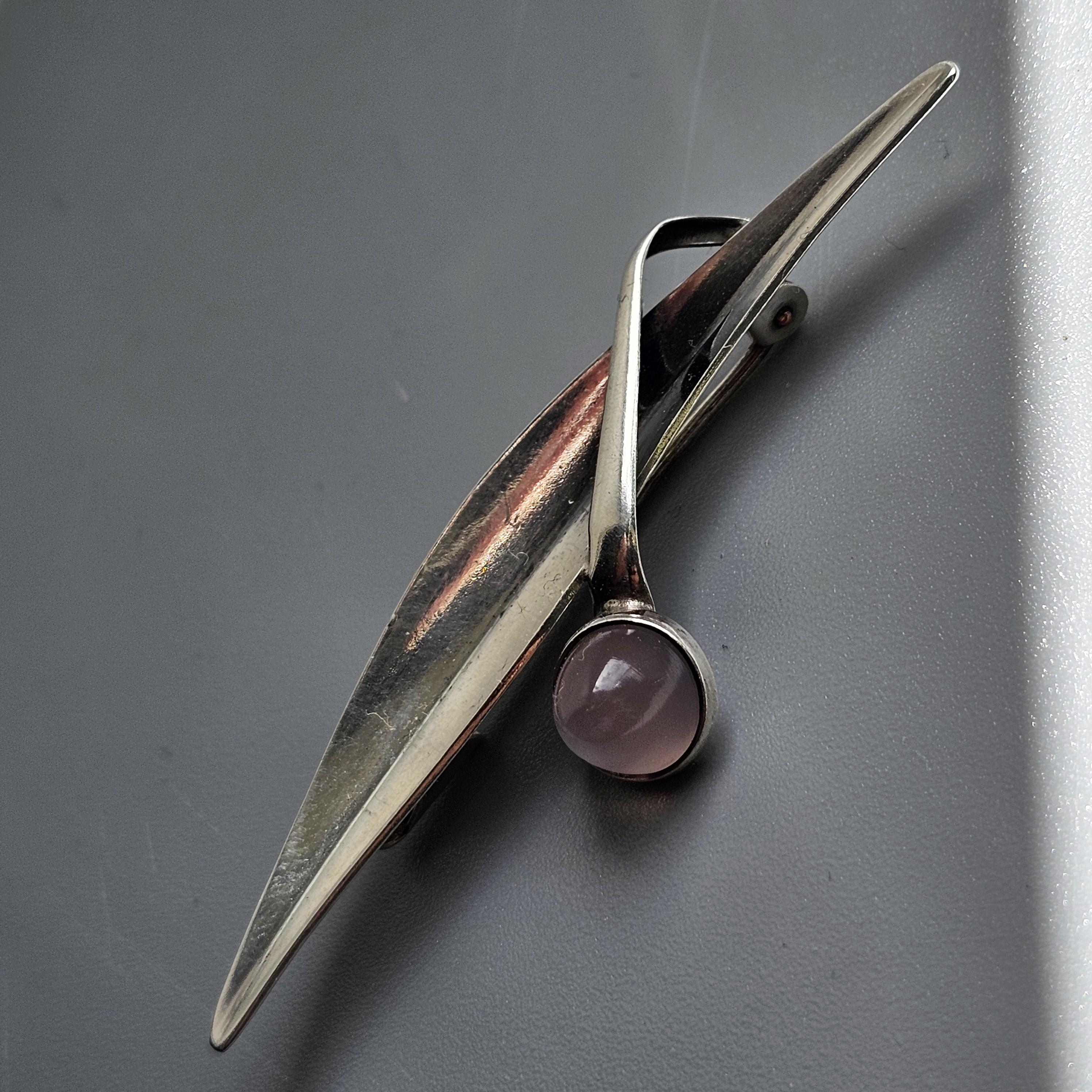 1960年代のヴィンテージモダニストシルバーローズクォーツフラワー