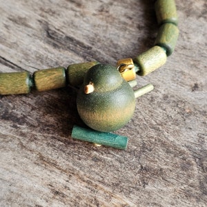 1990s Aarikka Finland Green Wooden Bead Bird Necklace
