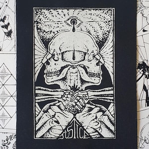 Sy-på-lapp ~ JUSTICE TAROT ~ Punkmode, Handtryckt lätt bomull ~ Vit eller guld