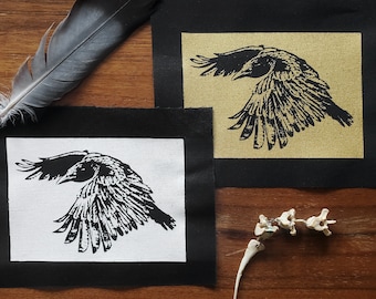 Aufnäher CROW: Weiß/Gold ~Rabe,Wild,Vogel,Crust Punk,Witchy Stuff,Gothic Fashion,Biker,Dunkelelf,Kreaturen