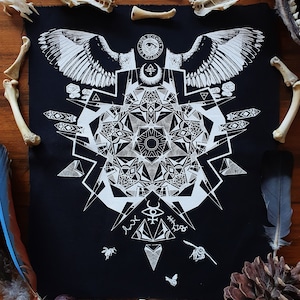 Parche trasero Kingfisher Mandala: algodón estampado a mano, estilo punk