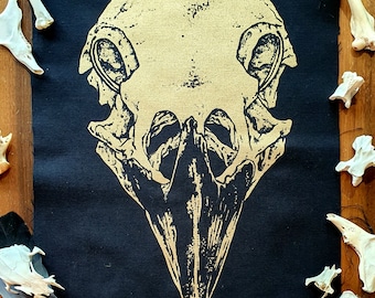 Rückenaufnäher RAVEN SKULL: Weiß, Gold ~ Gothic,Horror,Taxidermie,Crust Punk,Nugoth Fashion,Punk Aufnäher Natur,Knochen,Vogelschädel,Osteologie