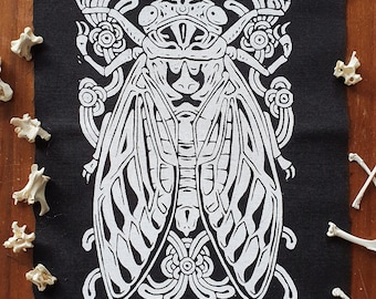 Toppa da cucire ~ CICADA GUARDIAN ~ Moda punk, cotone leggero stampato a mano ~ Nero, Rosso, Bianco