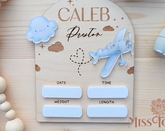 Personalisiertes Geburtsankündigungsschild aus Ahornholz mit Name und Datum