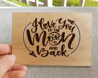 Jubiläumskarte aus Holz geschnitten – I Love You to the Moon!