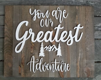 Rustikales Abenteuer Holzschild: Laser geschnittene 3D-Buchstaben fürs Kinderzimmer (40 cm x 50 cm)